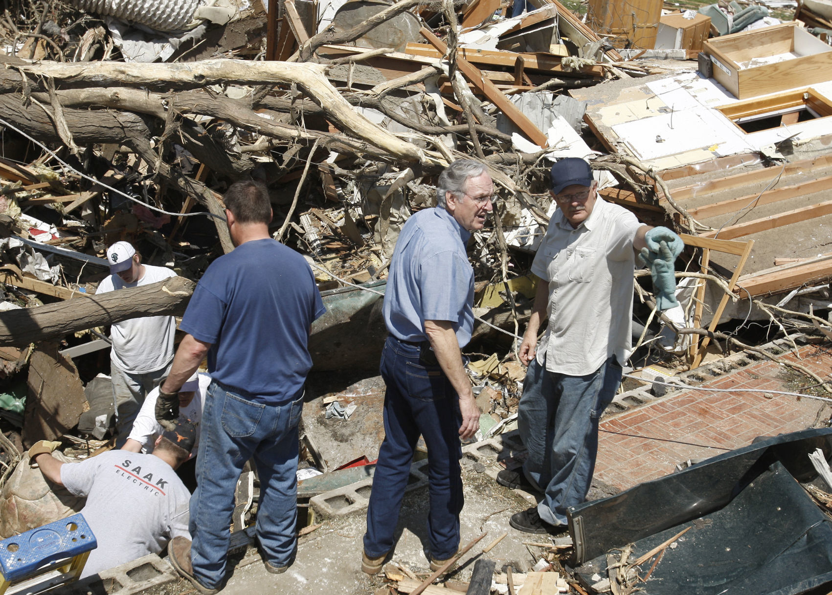 052608mp-parkersburg-torn-1